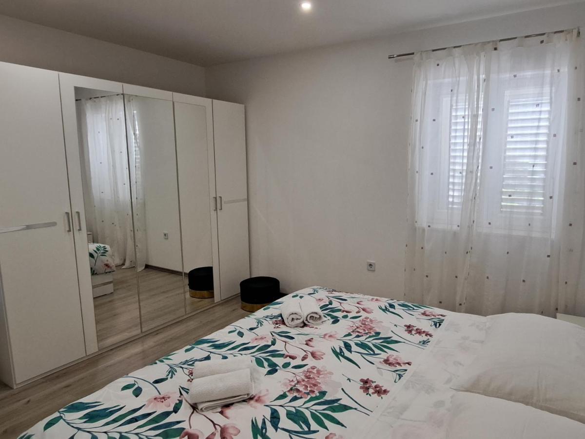 Apartmani Pina 2 Kaštela Buitenkant foto