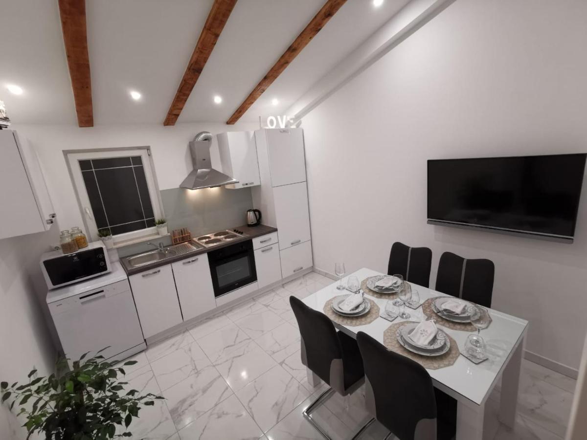Apartmani Pina 2 Kaštela Buitenkant foto
