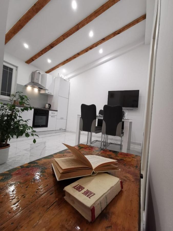 Apartmani Pina 2 Kaštela Buitenkant foto